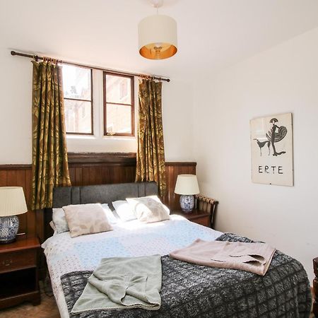 Chetwynd Lodge Stafford Extérieur photo