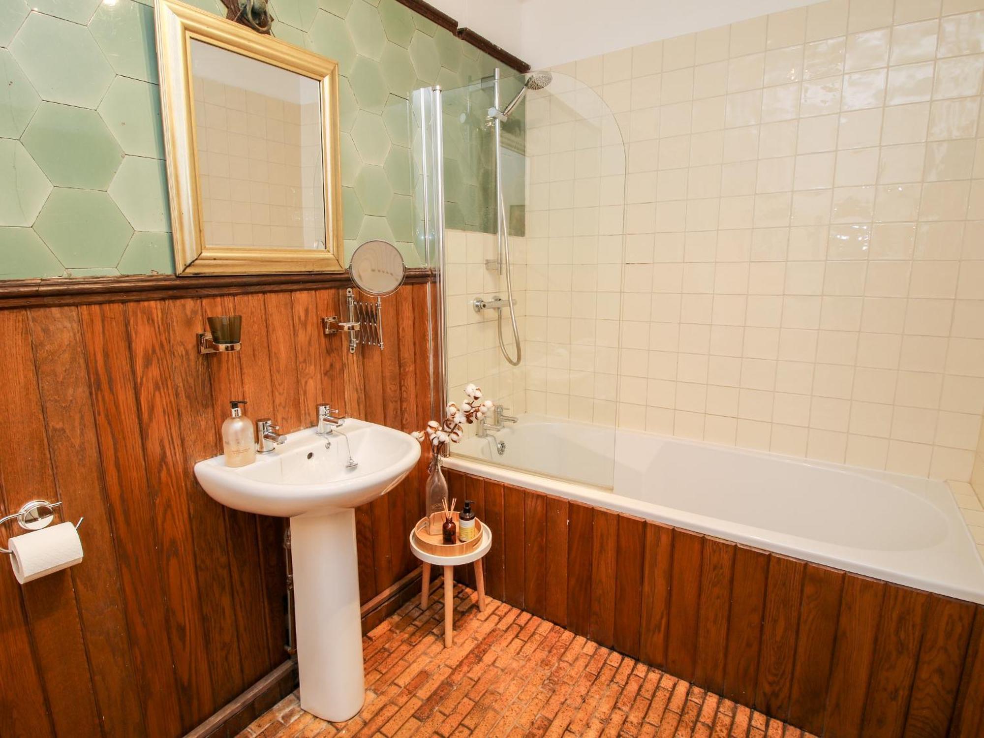 Chetwynd Lodge Stafford Extérieur photo
